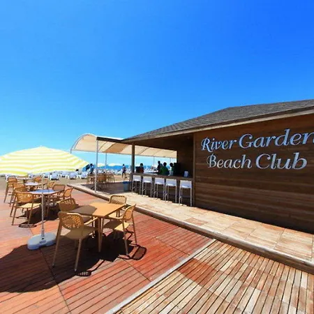 Hotel River Garden *